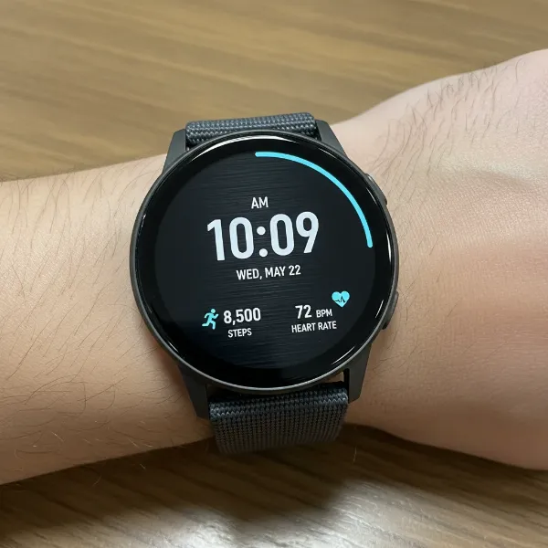 A custom smartwatch face showcasing good readability and optimized for battery life.